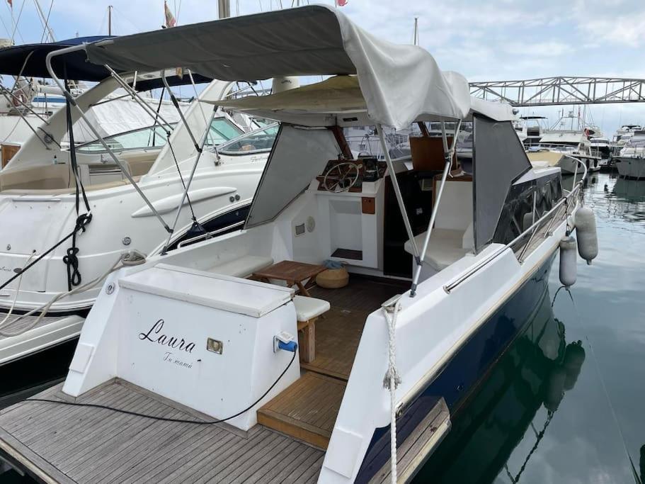 Barco Acogedor - Cosy Boat - Barcelona Hotel Bagian luar foto