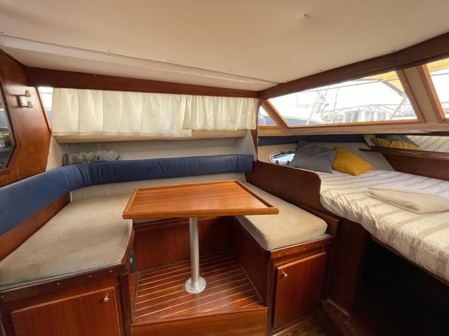 Barco Acogedor - Cosy Boat - Barcelona Hotel Bagian luar foto
